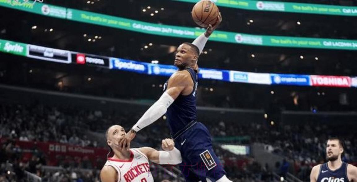 威少半场出战12分钟，投篮5中1得到3分5篮板5助攻