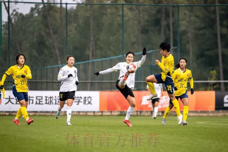 广西平果呗侬女足夺得2025女甲联赛冠军 与四川女足携手升超